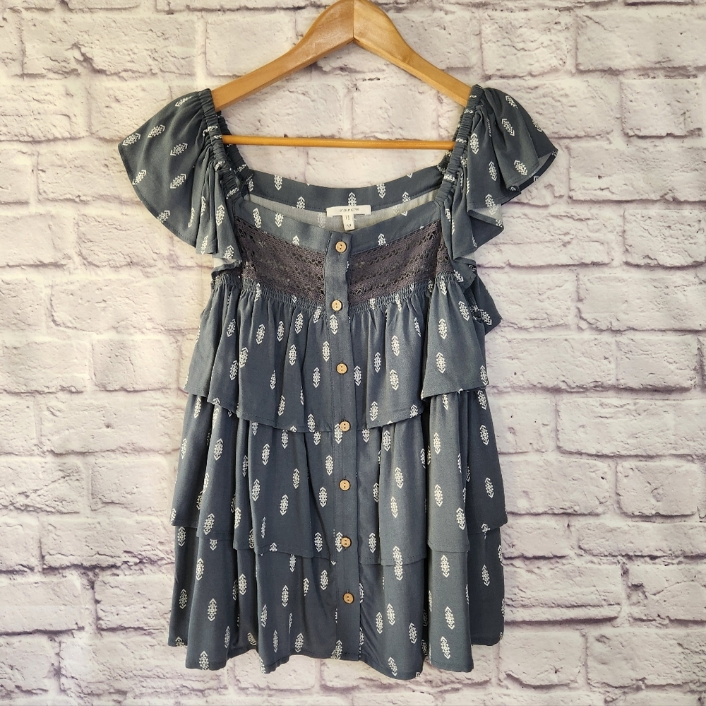 Maurices Printed Tiered Babydoll Blouse Blue & White Womens Sz Medium NWOT
